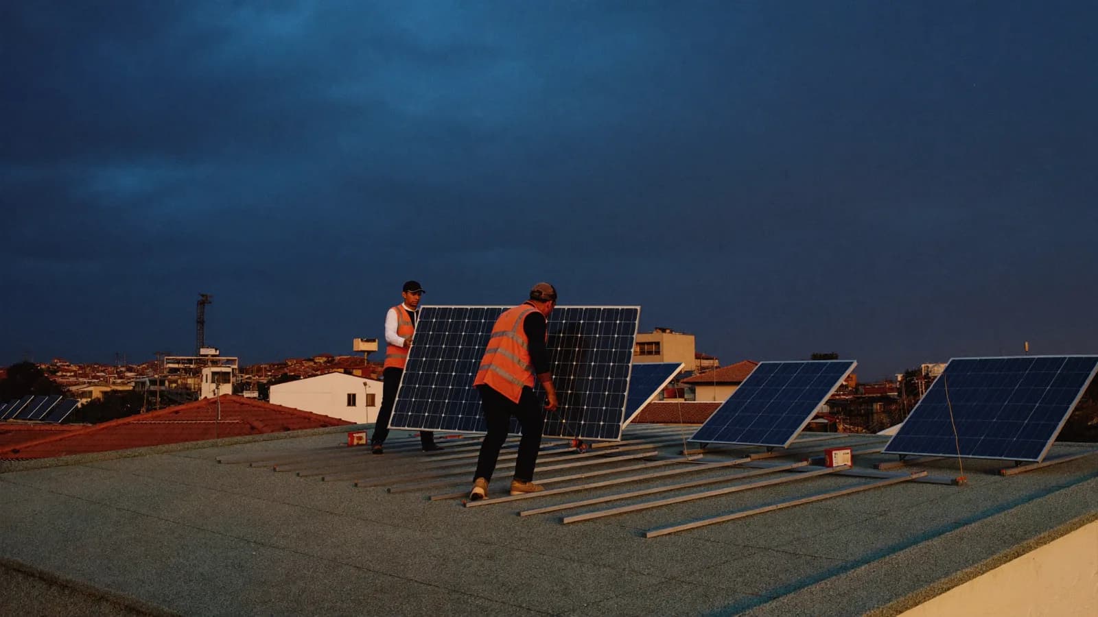 ¿Puedo agregar más paneles solares a mi sistema después?